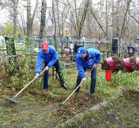Когда убираются на кладбище перед Пасхой